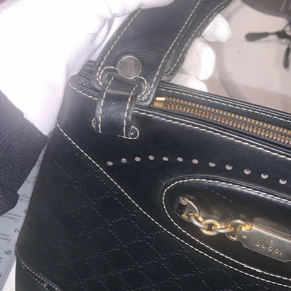 Gucci Vintage Black leather Debossed Shoulder Bag with Gold Hardware RARE - Picture 13 of 16